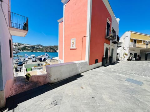 Neighbourhood, Street view