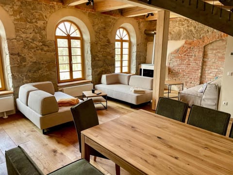 Living room, Seating area, Dining area, fireplace