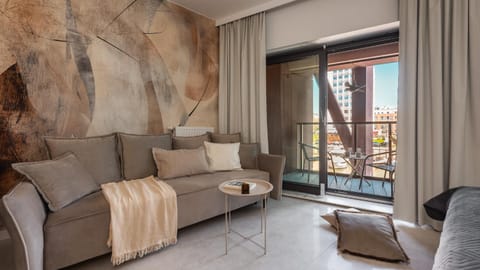 Bed, Photo of the whole room, Seating area