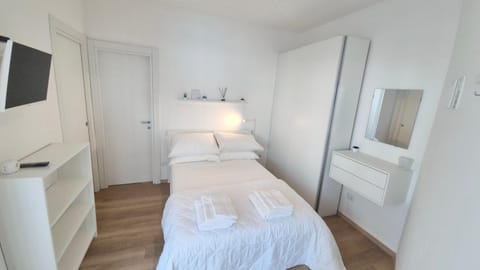 Bed, TV and multimedia, Photo of the whole room, flat iron, towels, wardrobe