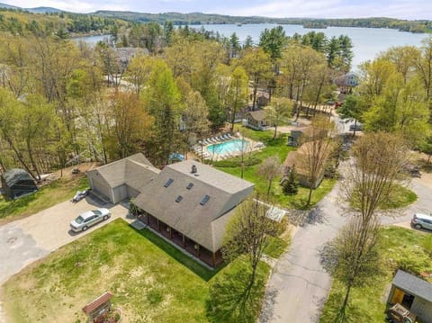 Property building, Day, Neighbourhood, Natural landscape, Swimming pool