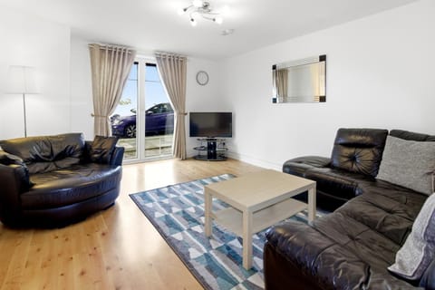 TV and multimedia, Living room, Seating area, City view