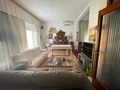 Communal lounge/ TV room, Living room, Seating area