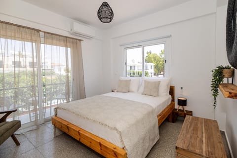 Bed, View (from property/room), Balcony/Terrace, Photo of the whole room, Bedroom
