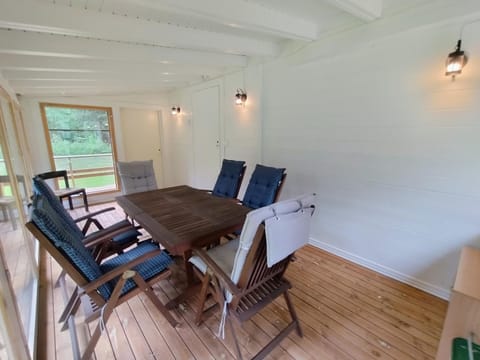 Seating area, Dining area