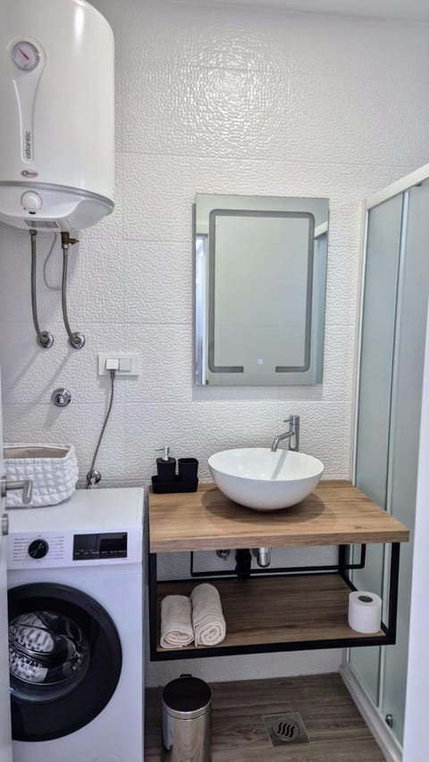 Bathroom, washing machine