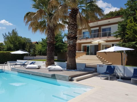 Property building, Patio, Spring, Day, Garden, Living room, Seating area, Garden view, Pool view, Swimming pool, Swimming pool, sunbed