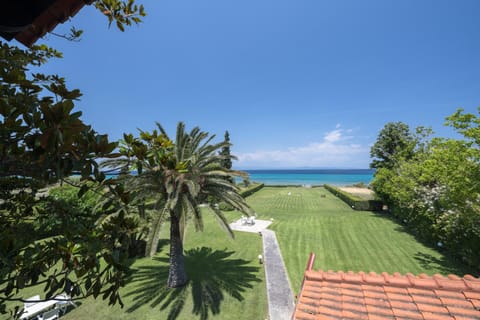 Hanioti Beachfront Paradise by Luxlikehome Villa in Halkidiki