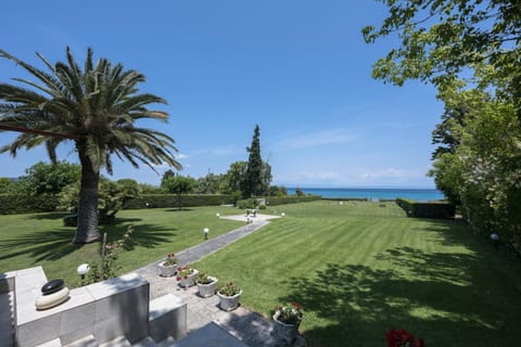 Hanioti Beachfront Paradise by Luxlikehome Villa in Halkidiki