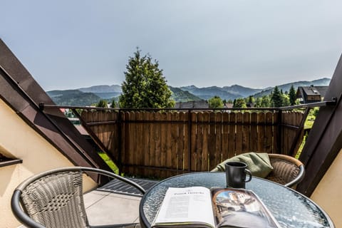 Balcony/Terrace, Mountain view