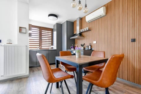 2 Apartments, 2 Parking - Sleeps 8 - Quiet Central House in Sofia