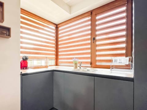 2 Apartments, 2 Parking - Sleeps 8 - Quiet Central House in Sofia