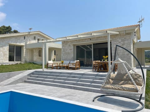 Property building, Patio, Day, Natural landscape, Pool view, Swimming pool, sunbed