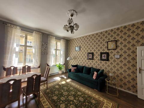 Living room, Photo of the whole room, Seating area, Bedroom