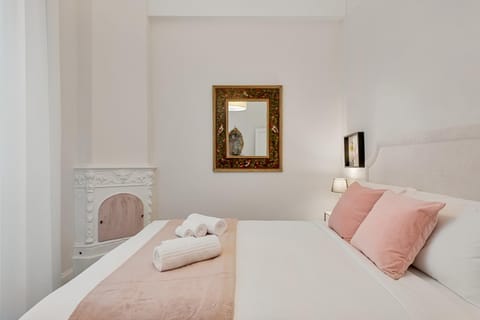 GOLDEN LUXE - 4 suites, frescoes and garden Apartment in Florence