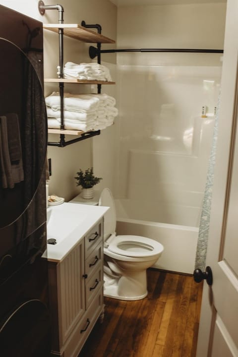 Corton Lodge on the Elk River - Bell Tower Suite House in Ohio