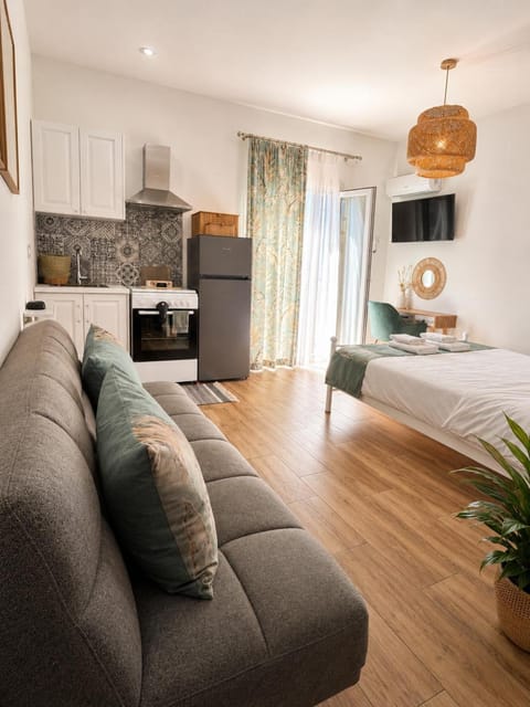 Bed, Kitchen or kitchenette, Living room, Photo of the whole room, Seating area, Bedroom, Sea view