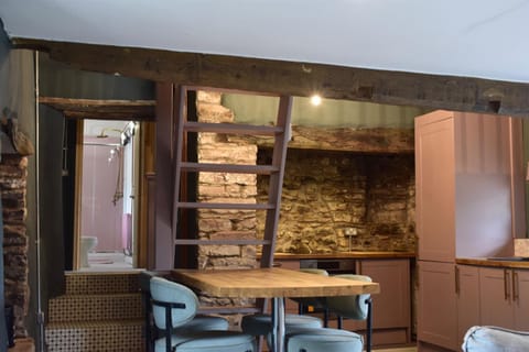 Kitchen or kitchenette, Seating area, Dining area, acessibility