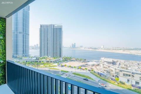 Property building, Day, Natural landscape, View (from property/room), Balcony/Terrace, City view, Sea view, Swimming pool