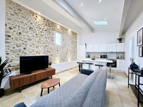 Kitchen or kitchenette, Living room