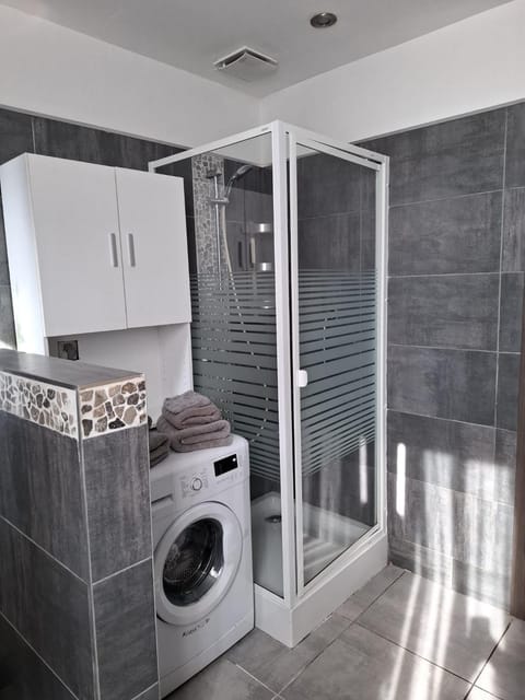 Bathroom, washing machine