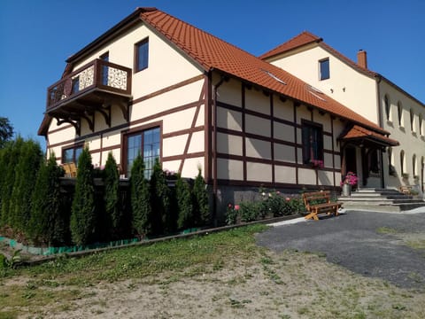 Property building, Day