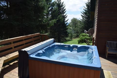 S Westridge View Cabin with Hot Tub & Ski-Shuttle Cabin in Snowshoe