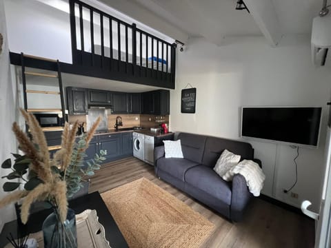 TV and multimedia, Kitchen or kitchenette, Living room