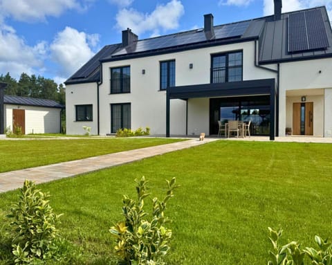 Property building, Facade/entrance, Garden, Garden, Balcony/Terrace, Animals, Animals, Pets, Pets, Garden view, Garden view, Area and facilities, Area and facilities, Area and facilities, pet friendly, pet friendly