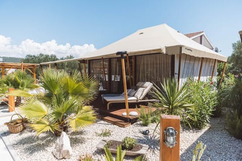 Property building, Balcony/Terrace, Photo of the whole room, sunbed