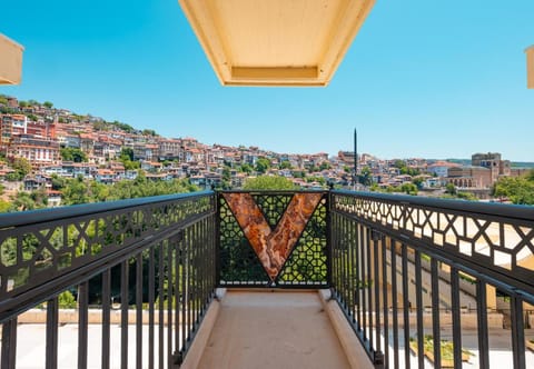 View (from property/room), Balcony/Terrace, City view