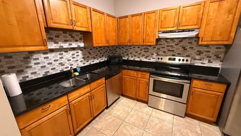 M13 Large Master Room with Private Bathroom & Smart TV Vacation rental in Azalea Park