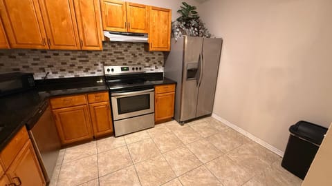 M13 Large Master Room with Private Bathroom & Smart TV Vacation rental in Azalea Park