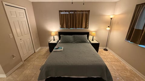 M13 Large Master Room with Private Bathroom & Smart TV Vacation rental in Azalea Park