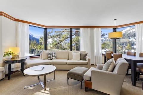 Everline 3-Unit Resort Condo, Corner Suite and View Apartment in Palisades Tahoe (Olympic Valley)