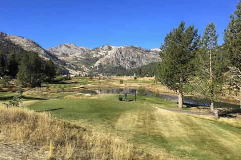 Everline 3-Unit Resort Condo, Corner Suite and View Apartment in Palisades Tahoe (Olympic Valley)