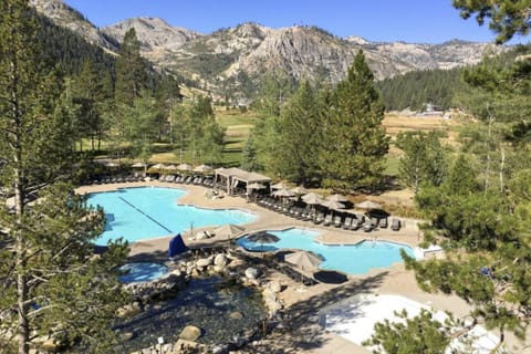 Everline 3-Unit Resort Condo, Corner Suite and View Apartment in Palisades Tahoe (Olympic Valley)