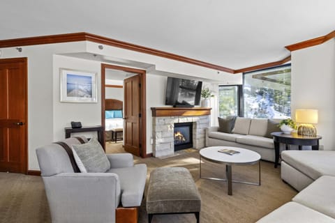 Everline 3-Unit Resort Condo, Corner Suite and View Apartment in Palisades Tahoe (Olympic Valley)