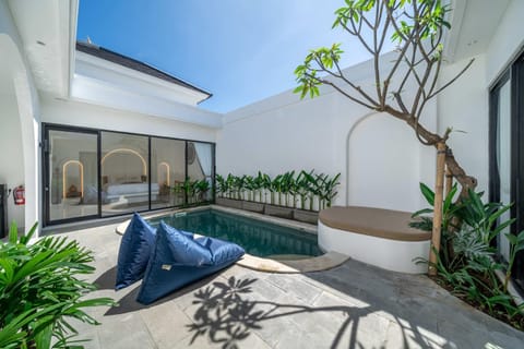 Natural landscape, Garden, Swimming pool, sunbed