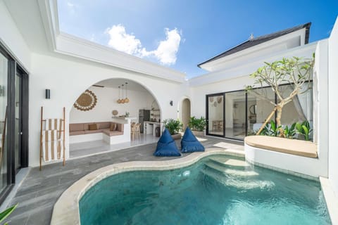 Swimming pool, Swimming pool, sunbed