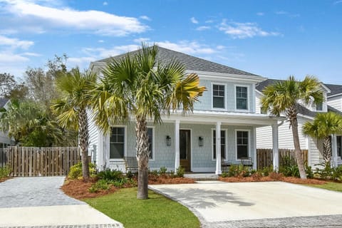 21 Orchard Road House in Saint Simons Island