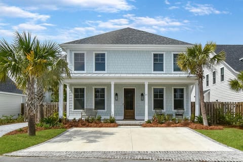 21 Orchard Road House in Saint Simons Island