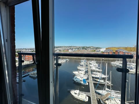 Natural landscape, View (from property/room), Balcony/Terrace, City view, Lake view, River view, Sea view