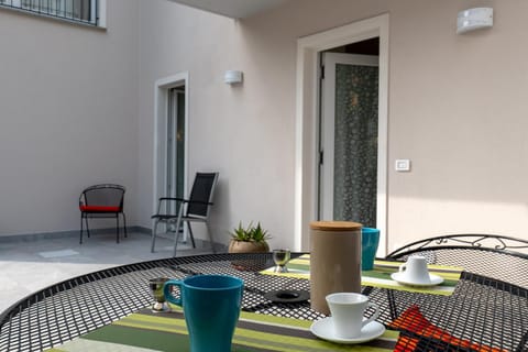 Facade/entrance, Balcony/Terrace