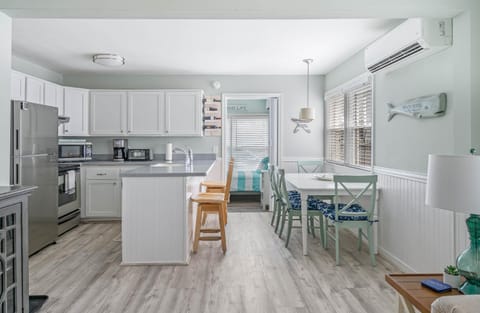 Coastal Condo - Close to Beach & Entertainment House in Henlopen Acres