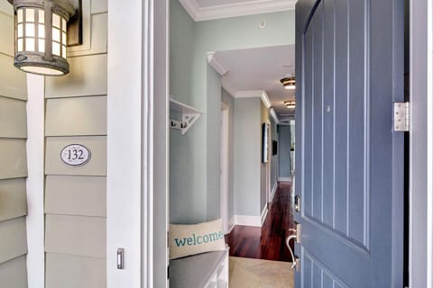 The Golden Lanai House in Saint Simons Island