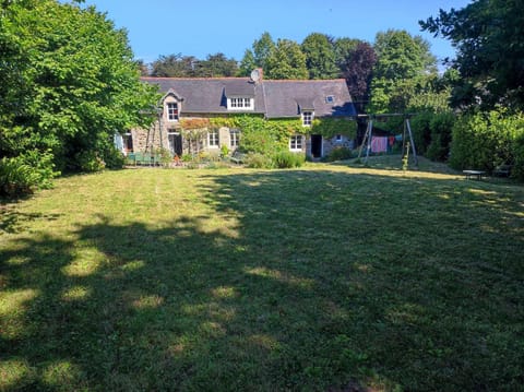 1010 Maison atypique en pierre à La Ville Berneuf Villa in Brittany