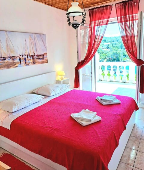 Bed, Bedroom, towels