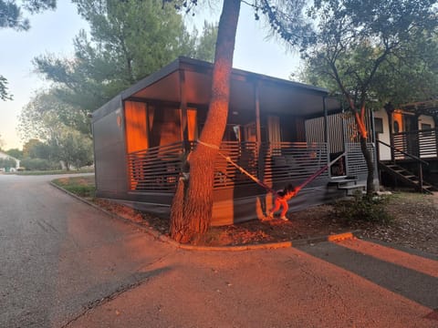 Neighbourhood, Street view