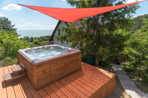 Hot Tub, Area and facilities